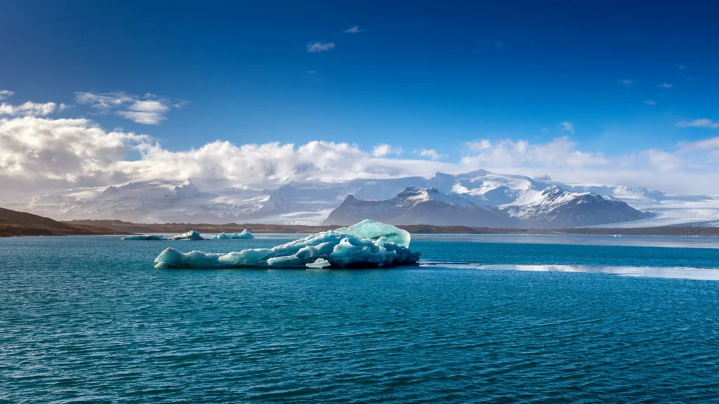 ice-bergs-jokulsarlon-glacial-lake-iceland-scaled
